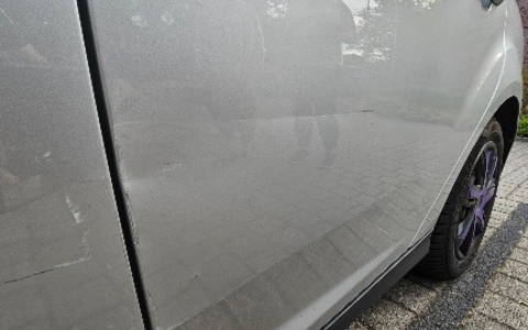 POL-SE: Henstedt-Ulzburg - Unbekannter entfernt sich unerlaubt nach Parkrempler vom Unfallort - Polizei sucht Zeugen - Foto: presseportal.de POL-SE: Henstedt-Ulzburg - Unbekannter entfernt sich unerlaubt nach Parkrempler vom Unfallort - Polizei sucht Zeugen - Foto: presseportal.de