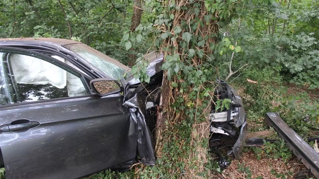 POL-MI: Junge Autofahrerin kommt von Straße ab - Bild: presseportal.de