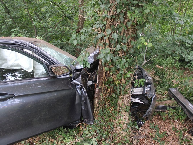 POL-MI: Junge Autofahrerin kommt von Straße ab - Foto: presseportal.de
