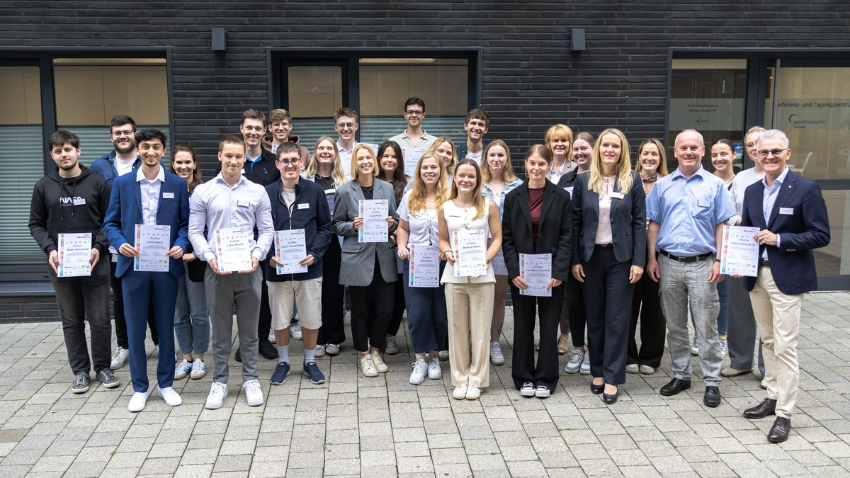 Neue SDG-Scouts für die Wertgarantie Group / 21 Young Talents starten als zertifizierte Nachhaltigkeitsbotschafter in der Unternehmensgruppe durch - Foto: presseportal.de