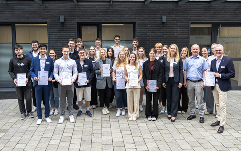 Neue SDG-Scouts für die Wertgarantie Group / 21 Young Talents starten als zertifizierte Nachhaltigkeitsbotschafter in der Unternehmensgruppe durch - Foto: presseportal.de Neue SDG-Scouts für die Wertgarantie Group / 21 Young Talents starten als zertifizierte Nachhaltigkeitsbotschafter in der Unternehmensgruppe durch - Foto: presseportal.de