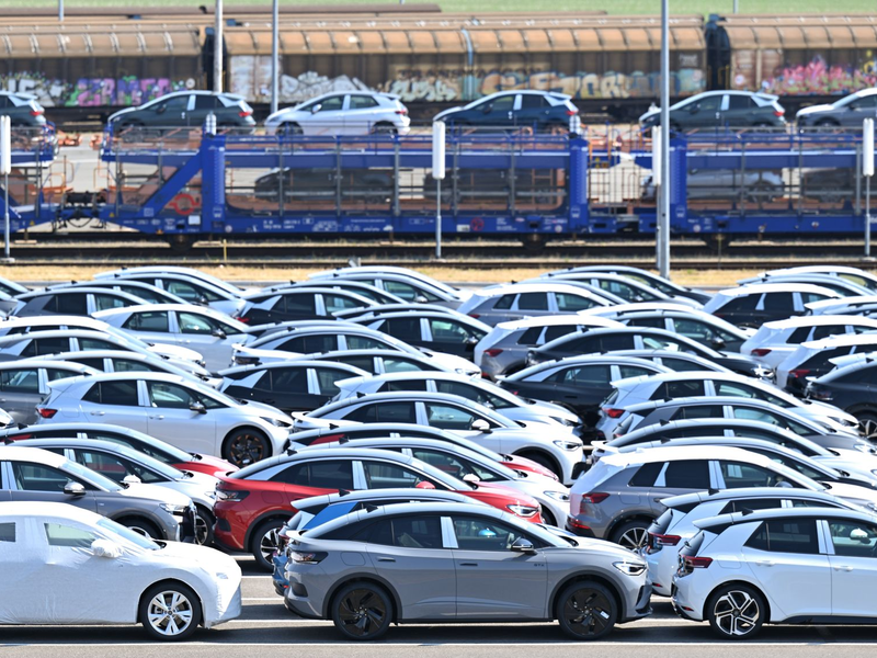 Elektroautos aus dem VW-Konzern dominieren den deutschen Markt.  - Foto: Hendrik Schmidt/dpa