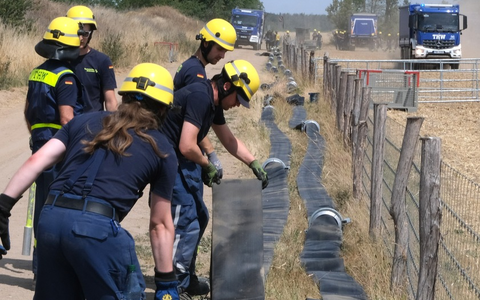 THW SN-TH: Brandeinsatz Gohrischheide: THW Wasserlogistik - Unverzichtbare Unterstützung bei Löscharbeiten der Feuerwehr - Foto: presseportal.de