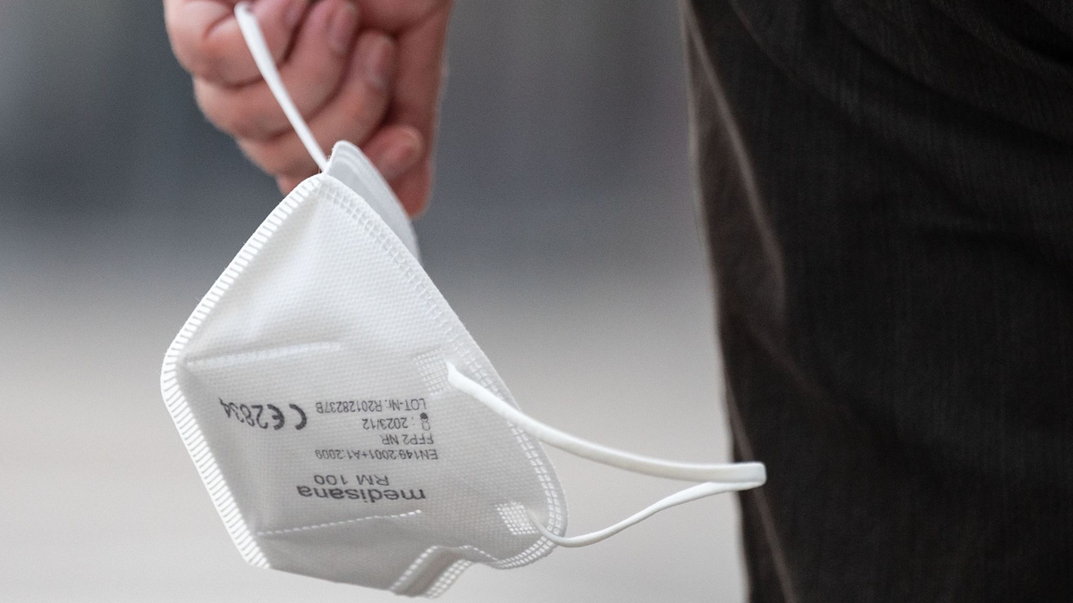 Die umstrittenen Maskenbeschaffungen verursachen immer noch Kosten. (Archivbild) - Foto: Marijan Murat/dpa