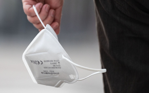 Die umstrittenen Maskenbeschaffungen verursachen immer noch Kosten. (Archivbild) - Foto: Marijan Murat/dpa