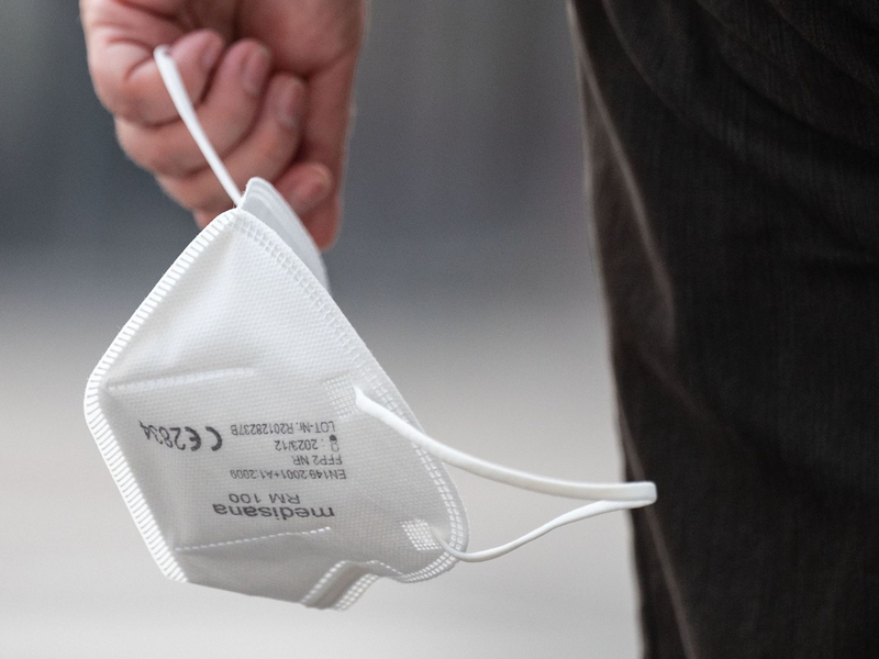 Die umstrittenen Maskenbeschaffungen verursachen immer noch Kosten. (Archivbild) - Foto: Marijan Murat/dpa