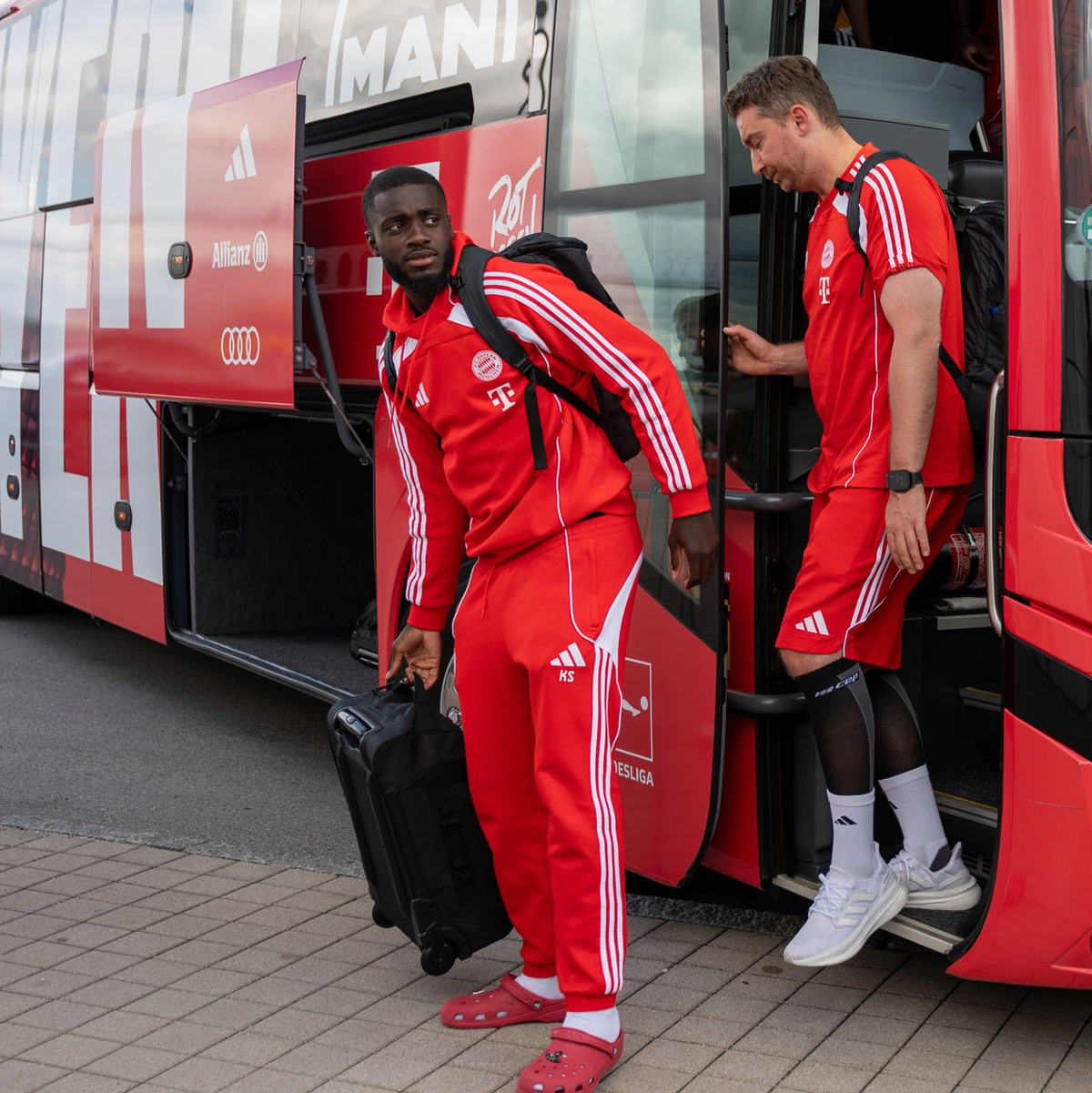 Konrad Laimer und seine Teamkollegen kehrten am Montag aus den USA zurück. - Foto: Leonie Asendorpf/dpa