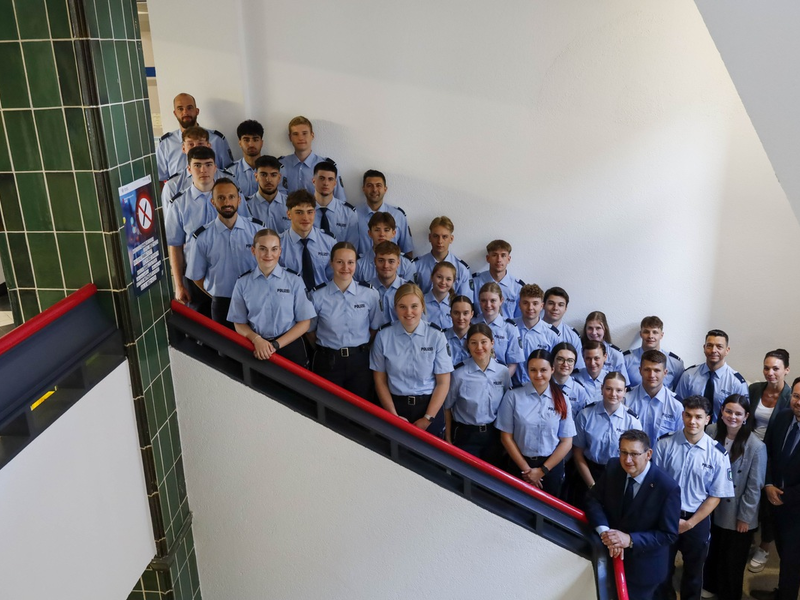 POL-HAM: Herzlich willkommen in Hamm: 31 neue Kommissaranwärterinnen und -anwärter starten ihr erstes Praktikum - Foto: presseportal.de