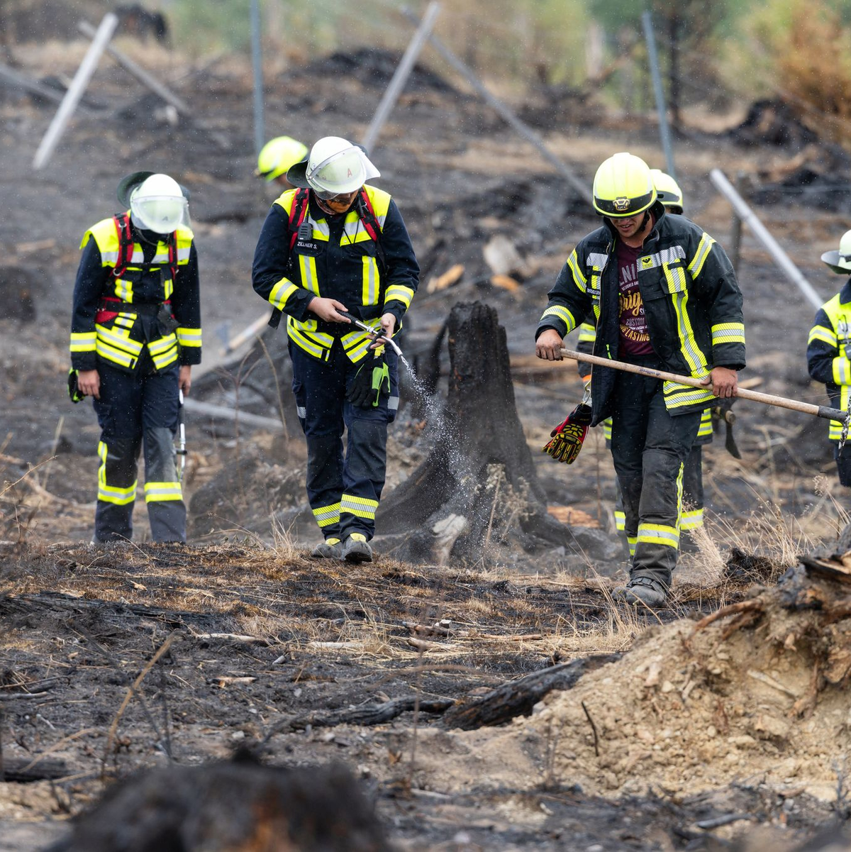 150 Einsatzkräfte sind derzeit in Thüringen noch im Einsatz.  - Foto: Michael Reichel/dpa