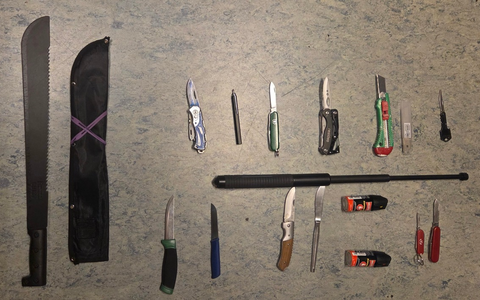 BPOL-H: Erfolgreicher Schwerpunkteinsatz der Bundespolizeiinspektion Hannover - eine hohe Anzahl von Messern und gefährlichen Gegenständen sichergestellt - Foto: presseportal.de