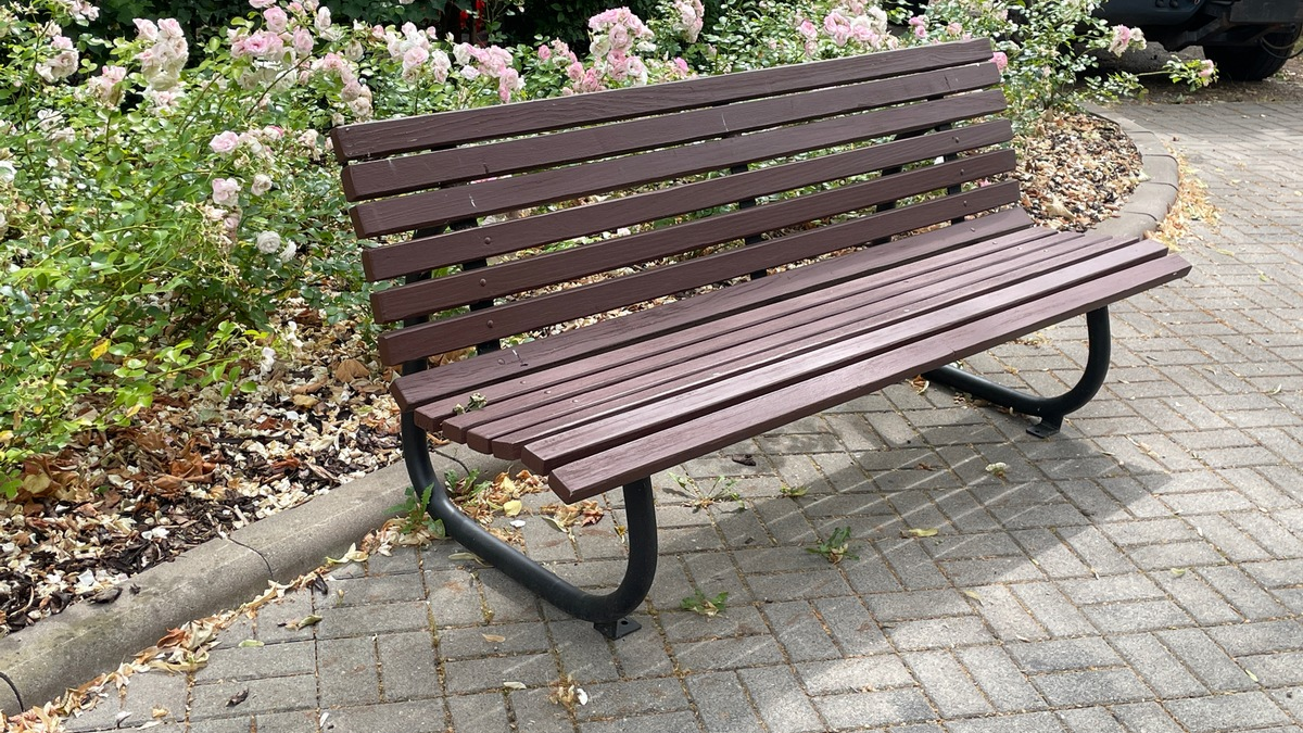 LPI-NDH: Bänke von Friedhof gestohlen - Zeugen gesucht - Foto: presseportal.de