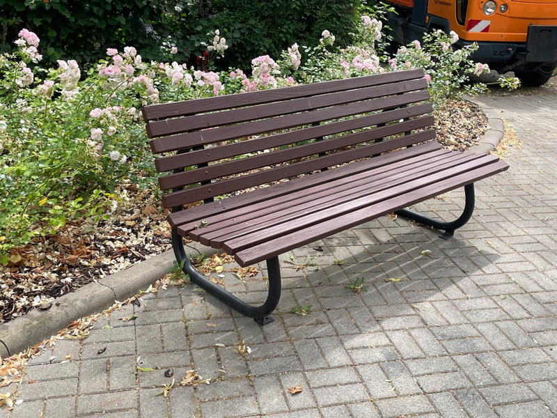 LPI-NDH: Bänke von Friedhof gestohlen - Zeugen gesucht - Foto: presseportal.de