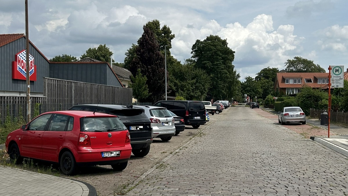 POL-STD: Autofahrer beschädigt mehrere geparkte Fahrzeuge und flüchtet - Polizei sucht Zeugen, Unbekannte entwenden Werkzeug, Arbeitsmaterial und Kraftstoff, Unbekannte entwenden Kabeltrommel und Kupferrohr - Foto: presseportal.de
