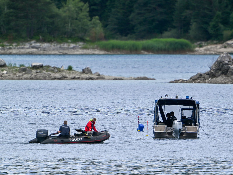 Die Einsatzkräfte hatten mit hohem Aufwand eine Woche lang fieberhaft nach den Verunglückten gesucht. (Archivbild) - Foto: Peter Kneffel/dpa