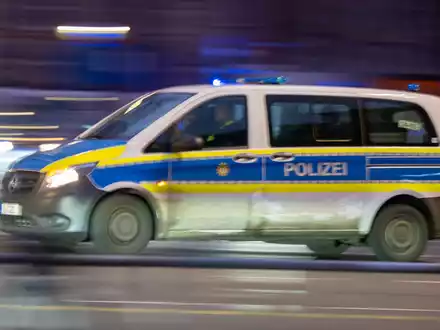 Die Polizei ist im Großeinsatz. (Symbolbild) - Foto: Monika Skolimowska/dpa