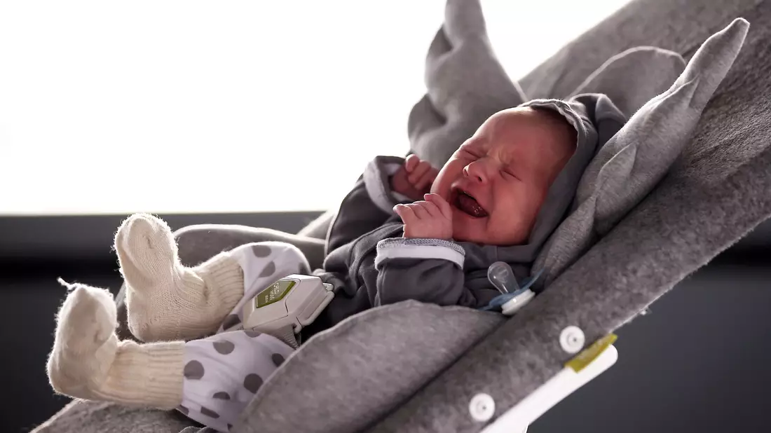 Schreit ein Baby oft und lange, ist das emotional oft sehr belastend. (Archivbild) - Bild: Oliver Berg/dpa