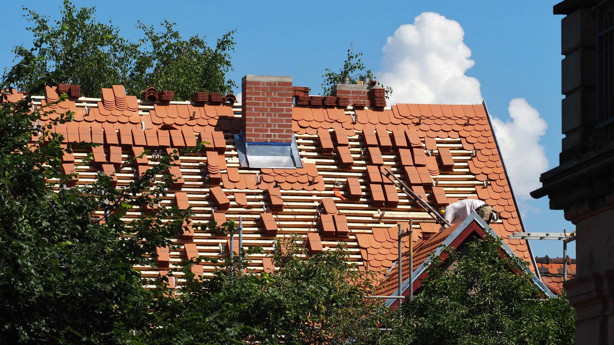 Für den klimagerechten Umbau aller deutschen Wohnimmobilien wären laut einer Studie rund 1,4 Billionen Euro nötig. (Archivbild) - Foto: Soeren Stache/dpa-Zentralbild/dpa