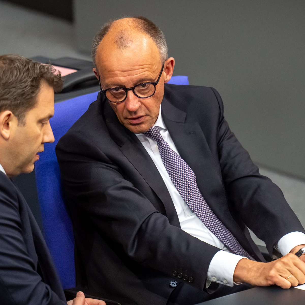 Umstritten ist vor allem der Plan, im kommenden Jahr die Stromsteuer doch nicht für alle zu senken. (Archivbild)  - Foto: Michael Kappeler/dpa