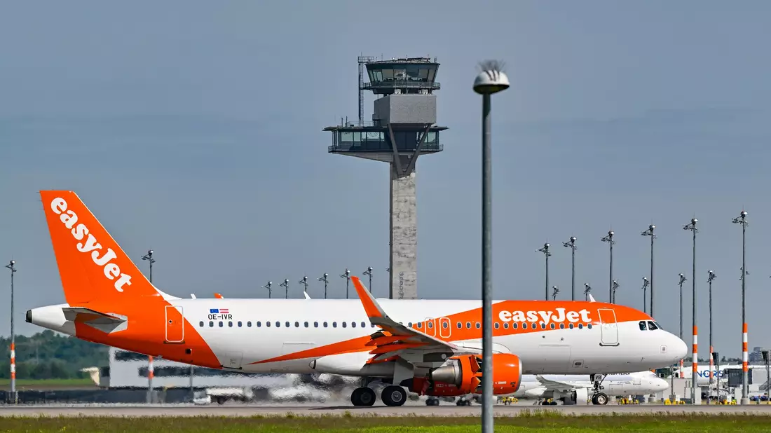 Am Berliner Flughafen treffen sich mehrere Direktfluggesellschaften. - Bild: Patrick Pleul/dpa
