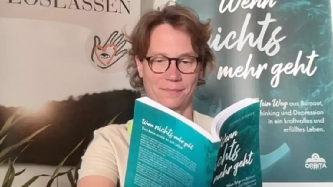Burnout-Bestseller: Wie Stefanie Schnier mit ehrlichen Worten Amazon erobert / Stefanie Schnier erzählt unverblümt von ihrem Weg aus Burnout - und trifft damit einen Nerv in der Gesellschaft - Bild: presseportal.de