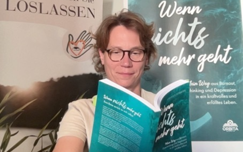 Burnout-Bestseller: Wie Stefanie Schnier mit ehrlichen Worten Amazon erobert / Stefanie Schnier erzählt unverblümt von ihrem Weg aus Burnout - und trifft damit einen Nerv in der Gesellschaft - Foto: presseportal.de