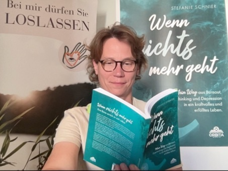 Burnout-Bestseller: Wie Stefanie Schnier mit ehrlichen Worten Amazon erobert / Stefanie Schnier erzählt unverblümt von ihrem Weg aus Burnout - und trifft damit einen Nerv in der Gesellschaft - Foto: presseportal.de