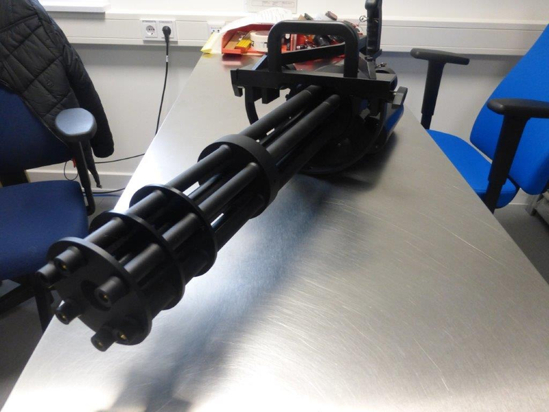 HZA-R: Gefährlicher Paketinhalt aus Hongkong: Zollamt Hof-Marktredwitz stellt illegale Softair-Waffe sicher - Foto: presseportal.de