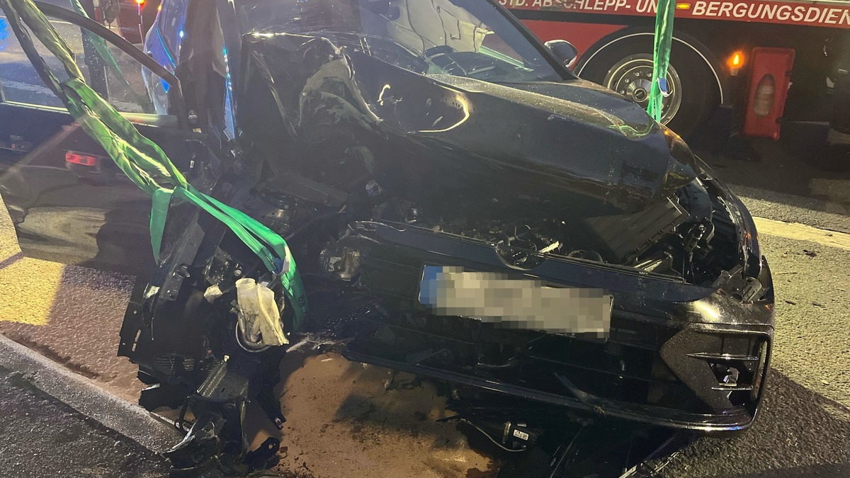 POL-RBK: Overath - Ein Leichtverletzter bei Alleinunfall am frühen Morgen - Foto: presseportal.de