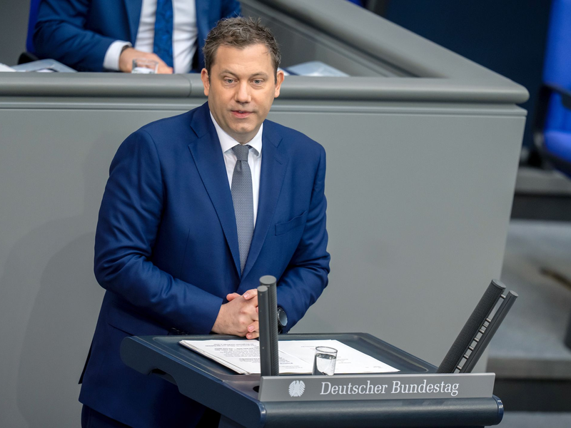 Der Finanzminister bringt den Haushaltsentwurf in den Bundestag ein. - Foto: Michael Kappeler/dpa