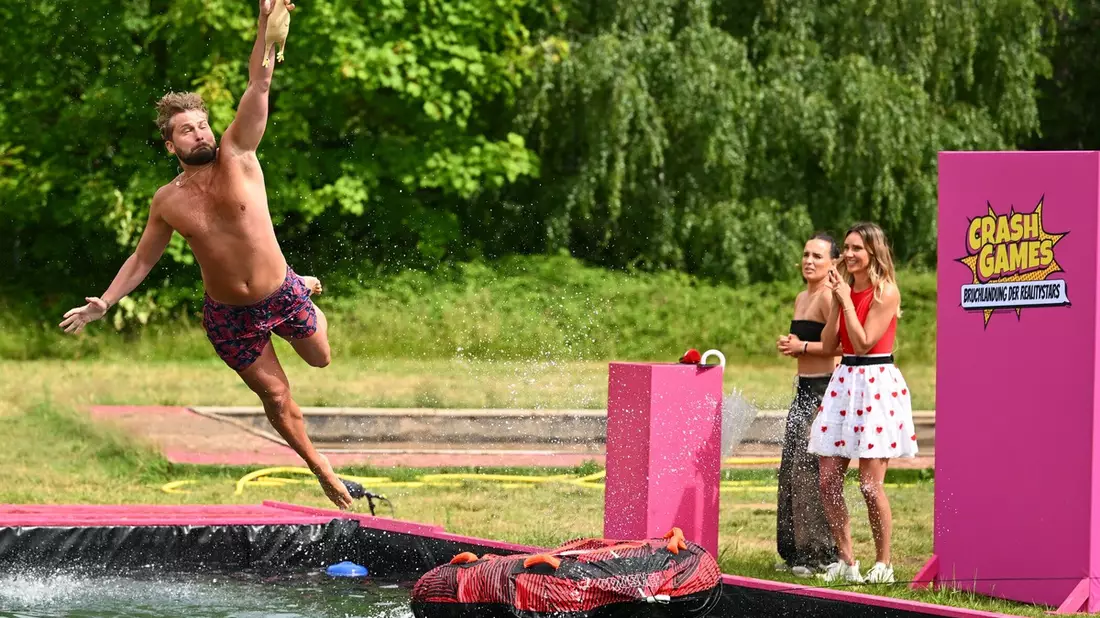 ProSieben und Joyn bringen die Kult-Gameshow Crash Games mit vertrauter Stimme, neuen Fieldreportern und sturzgefährdeten Reality-Teams zurück - Bild: Joyn/Willi Weber, presseportal.de