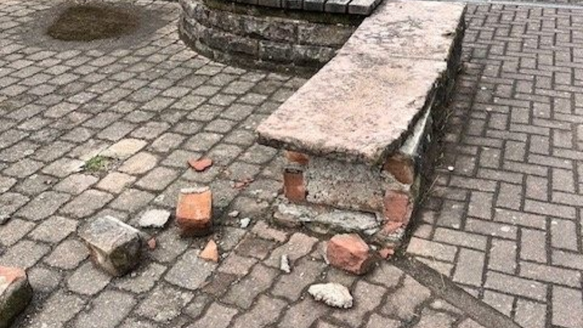 POL-PIKUS: Dorfmauer beschädigt und geflüchtet - Foto: presseportal.de