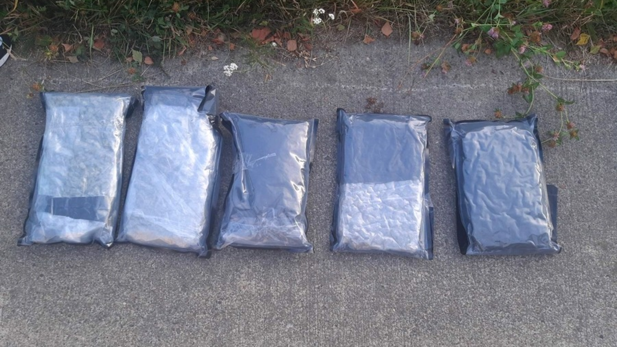 BPOL NRW: Grenzüberschreitende Teamarbeit zeigt mal wieder Wirkung - Bundespolizei und niederländische Polizei beschlagnahmen 2,5kg Drogen - Foto: presseportal.de