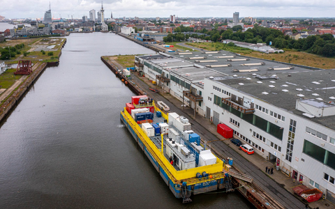 Das Forschungsteam um Matthias Metten vom Deutschen Zentrum für Luft- und Raumfahrt (DLR) wird die Plattform ab August vor Helgoland testen. - Foto: Sina Schuldt/dpa Das Forschungsteam um Matthias Metten vom Deutschen Zentrum für Luft- und Raumfahrt (DLR) wird die Plattform ab August vor Helgoland testen. - Foto: Sina Schuldt/dpa