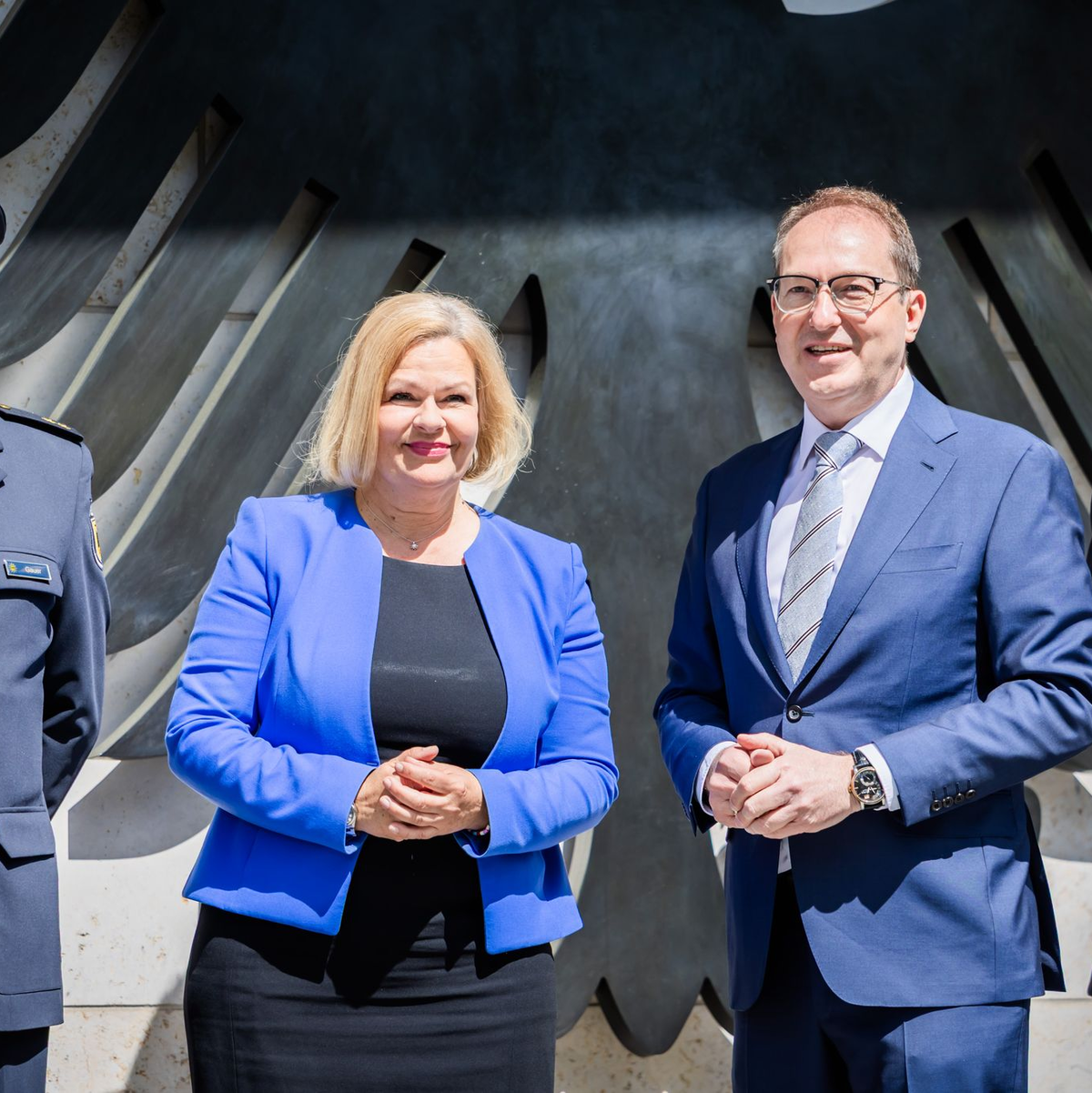 Ex-Bundesinnenministerin Nancy Faeser (SPD), hier bei ihrer Amtsübergabe an Alexander Dobrindt (CSU), hatte sich zum Bundesaufnahmeprogramm mit der damaligen Außenministerin, Annalena Baerbock (Grüne) abgestimmt. (Archivfoto)  - Foto: Christoph Soeder/dpa