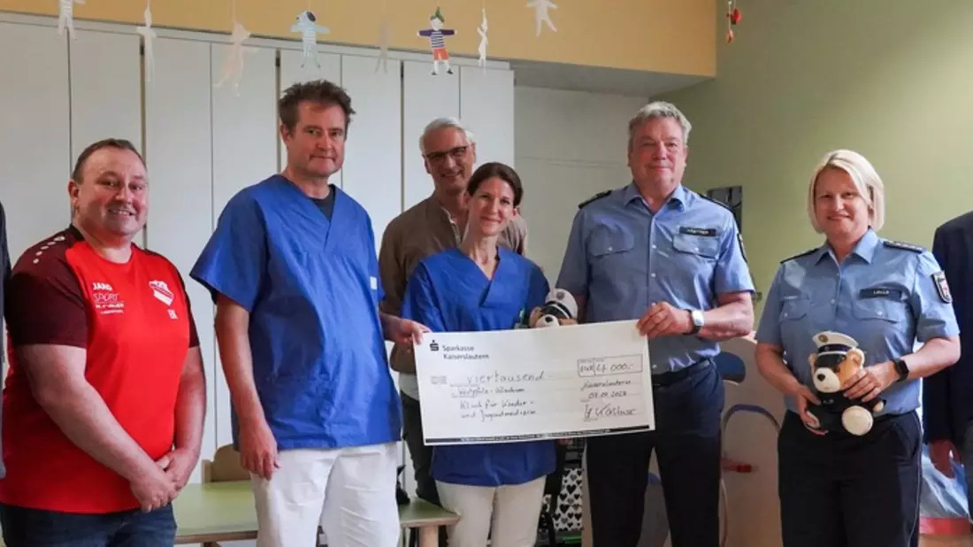 POL-PPWP: Nach Benefizfußballspiel: Spendenübergabe im Westpfalz-Klinikum - Bild: presseportal.de