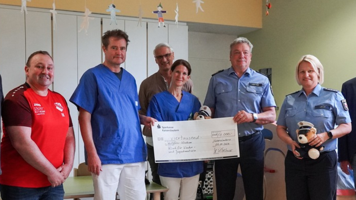 POL-PPWP: Nach Benefizfußballspiel: Spendenübergabe im Westpfalz-Klinikum - Foto: presseportal.de