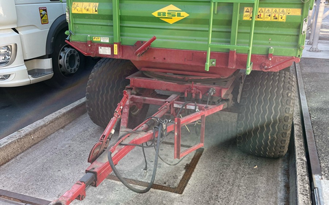 POL-SO: Anhänger um mehr als zwei Tonnen überladen - Foto: presseportal.de