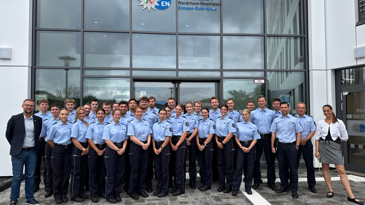 POL-EN: Ennepe-Ruhr-Kreis: 28 Kommissaranwärterinnen und -anwärter treten ihren Dienst an - Foto: presseportal.de