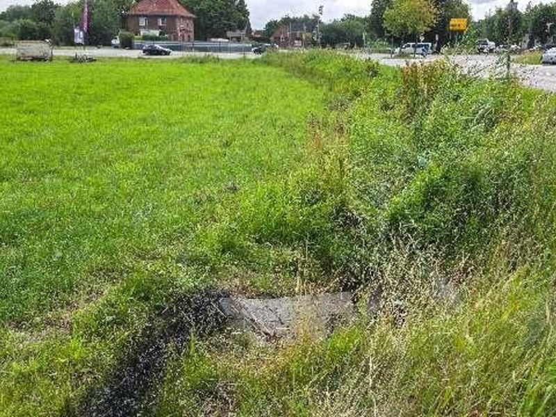 POL-STD: Unbekannter Autofahrer kommt in Bliedersdorf-Postmoor von der Straße ab und verursacht Unfall - Autofahrer flüchtet - Polizei sucht Verursacher und Zeugen, 25 Meter Krankabel entwendet - Foto: presseportal.de