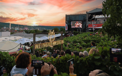 XXXL-Party im Zeichen der Hilfe für die Kleinsten: XXXLutz feiert seinen 80. Geburtstag mit einem begeisternden Konzert von Peter Maffay über den Dächern Würzburgs - Foto: presseportal.de