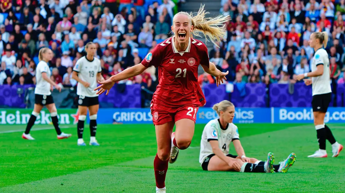Amalie Vangsgaard bringt Dänemark in Führung. - Bild: Emmanuele Mastrodonato/LiveMedia-IPA/ZUMA Press Wire/dpa