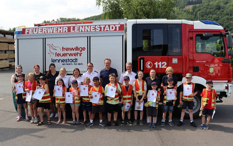 FW-OE: Feierliche Verleihung der Kinderflamme in Bronze bei der Kinderfeuerwehr Lennestadt - Foto: presseportal.de