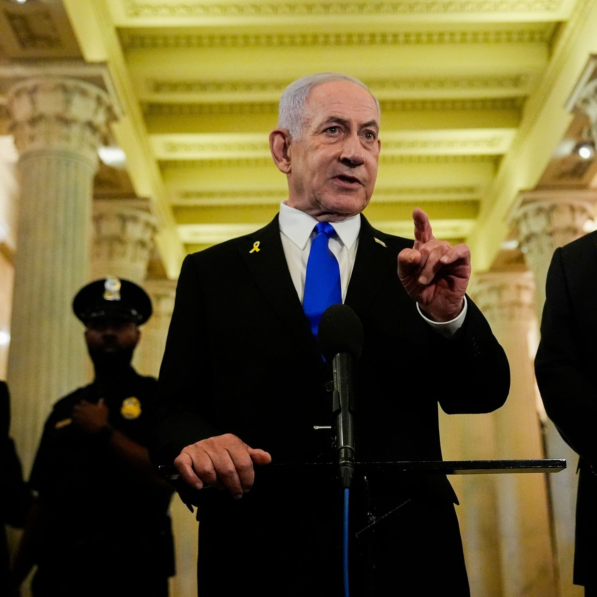 Israels Regierungschef Netanjahu traf im Weißen Haus erneut US-Präsident Trump.  - Foto: Julia Demaree Nikhinson/AP/dpa