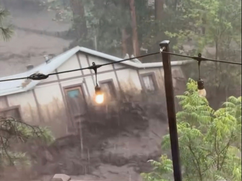 Drei Menschen kamen in den Fluten ums Leben. - Foto: Kaitlyn Carpenter/via AP/dpa