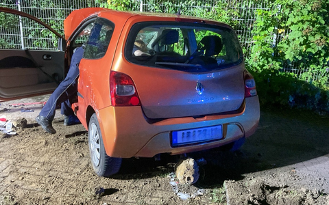 FW-DO: Fahrer nach Überschlag in Fahrzeug eingeschlossen - Feuerwehr befreit Verletzten - Foto: presseportal.de