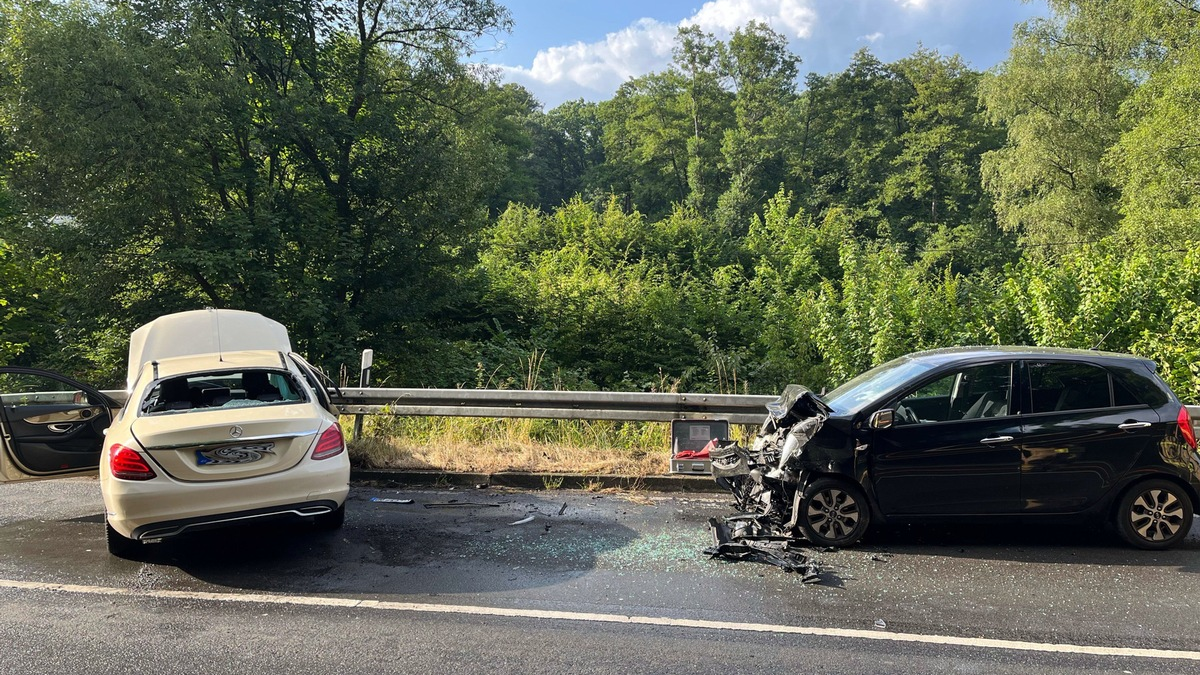 POL-RBK: Odenthal - Auf Gegenspur geraten - drei Menschen teils schwer verletzt - Foto: presseportal.de