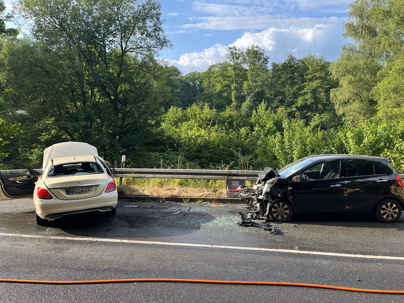 POL-RBK: Odenthal - Auf Gegenspur geraten - drei Menschen teils schwer verletzt - Foto: presseportal.de