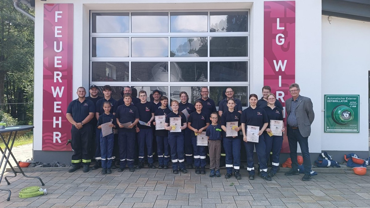 FW-OE: Erste Jugendflamme in der Gemeinde Kirchhundem erfolgreich bestanden - Foto: presseportal.de