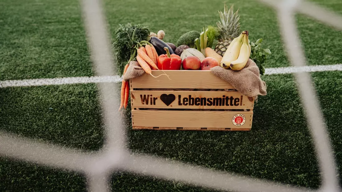 Verlängert und verstärkt: EDEKA bleibt Herz von St. Pauli-Partner - Bild: presseportal.de