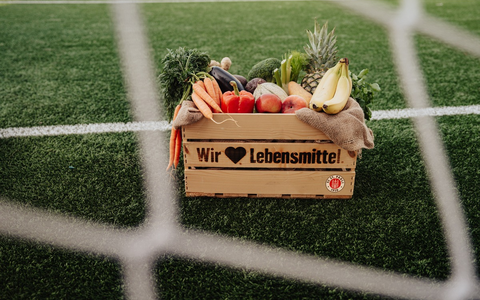 Verlängert und verstärkt: EDEKA bleibt Herz von St. Pauli-Partner - Foto: presseportal.de